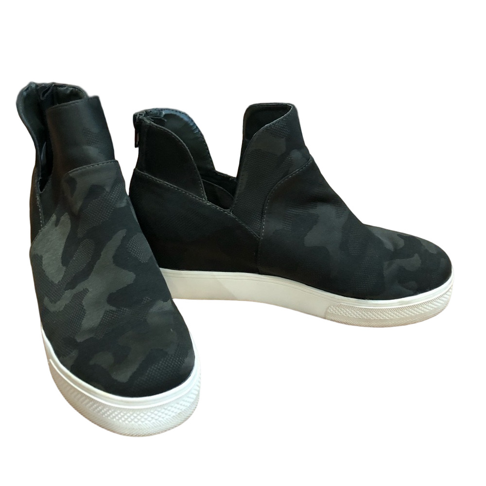 Steve Madden Winnie sneaker bootie in green camouflage. Size 8.5, runs large. - Picture 1 of 11